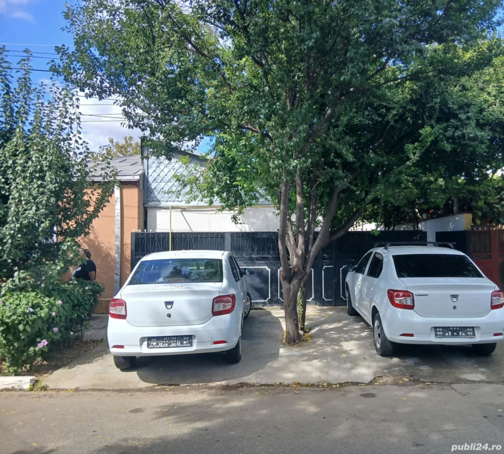 Se închiriază mașină autorizată pentru Bolt!