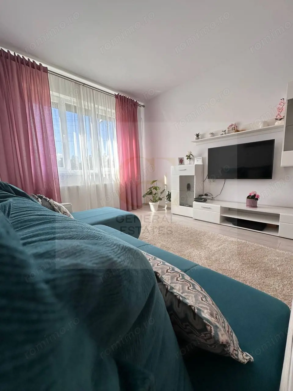 Studio luminos spre vanzaare, la poalele Pietrei Craiului – Zărnești