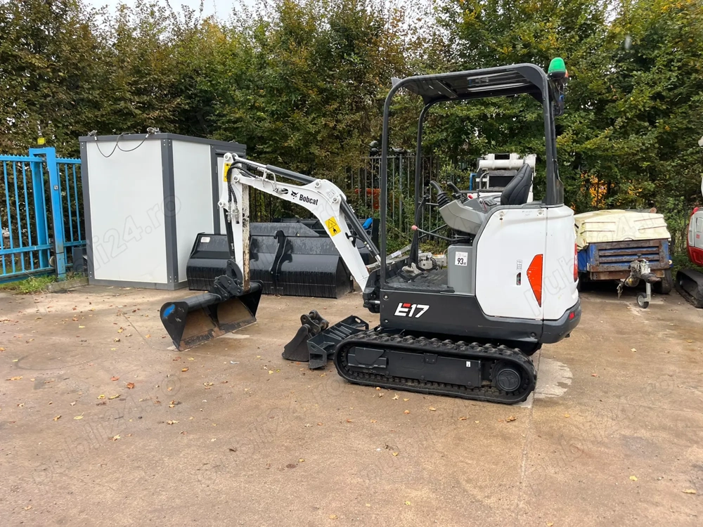 Mini excavator Bobcat E17