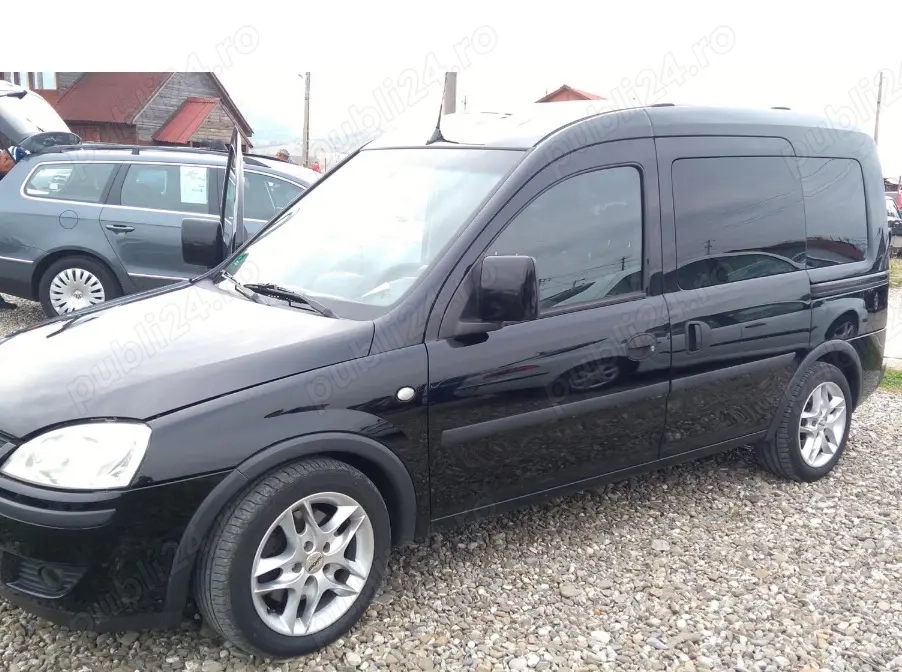 Vând Opel Combo 2006 , 1.7 motorina 249500km, funcțională , întreținută , Preț 2700  negociabil . . 