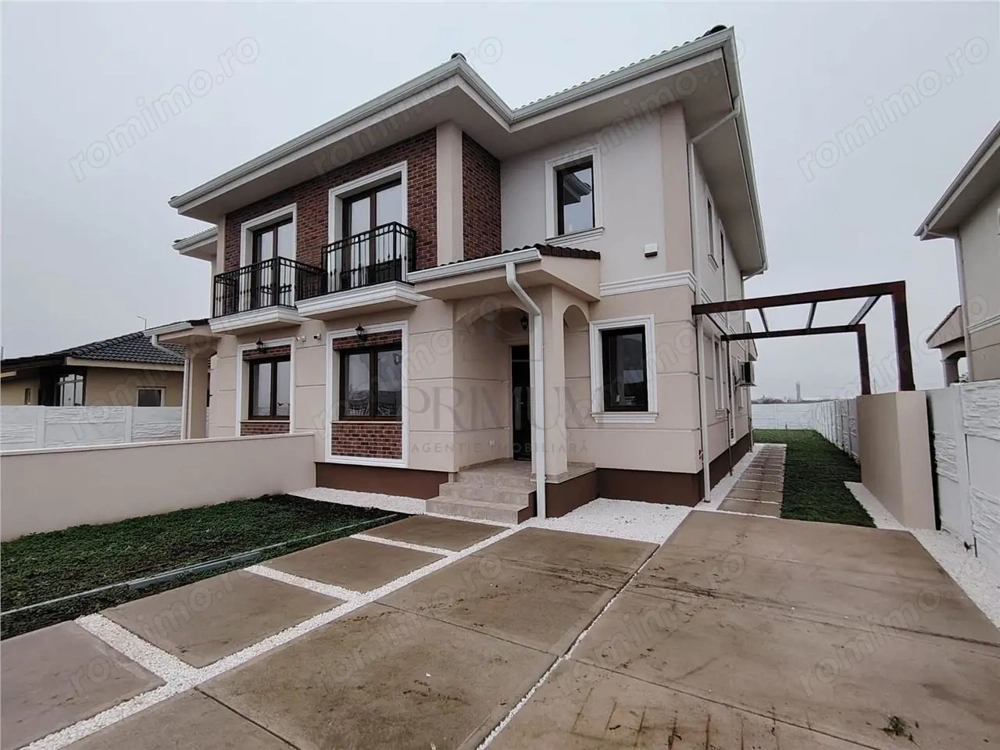 Duplex deosebit - asfalt - toate utilitatile.