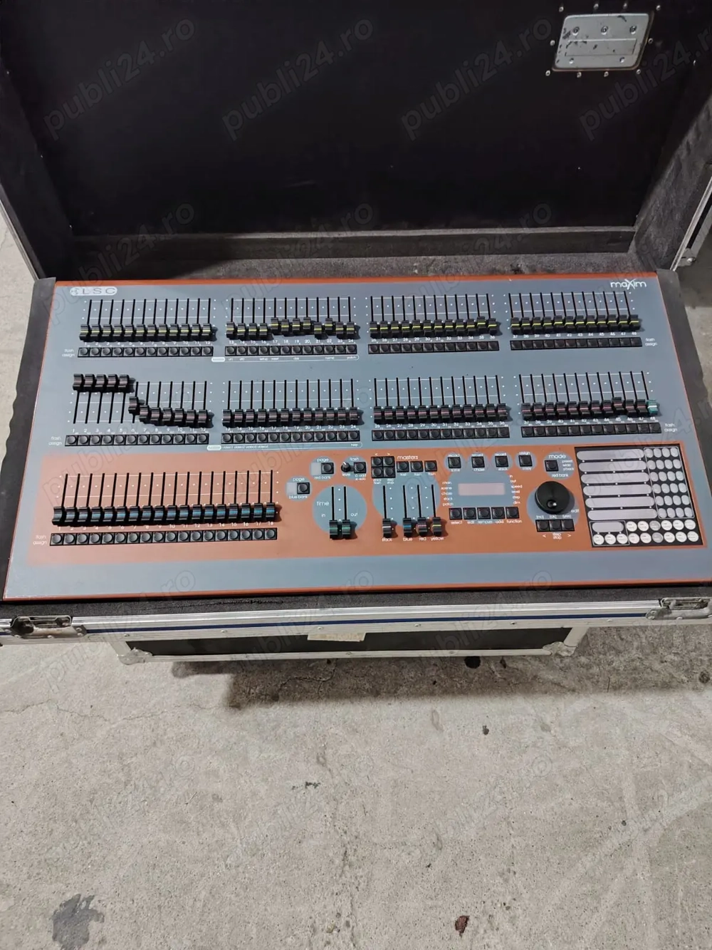 Comanda lumini LSC Maxim MAX XLP, Zero88 Jester ML 12 24, dimmer Zero88 Spice 1210, SGM Power Light