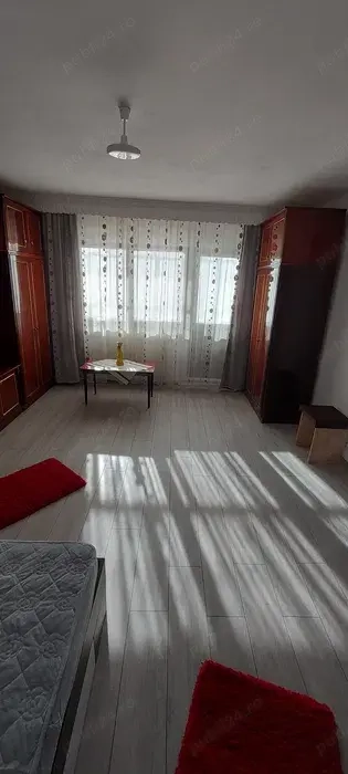 Inchiriez  garsoniera - ap.1 camera f.mare termen lung