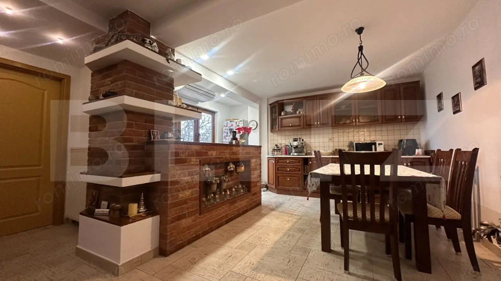 Apartament 4 camere, renovat și mobilat complet,  etaj 1, zona Centru Civic