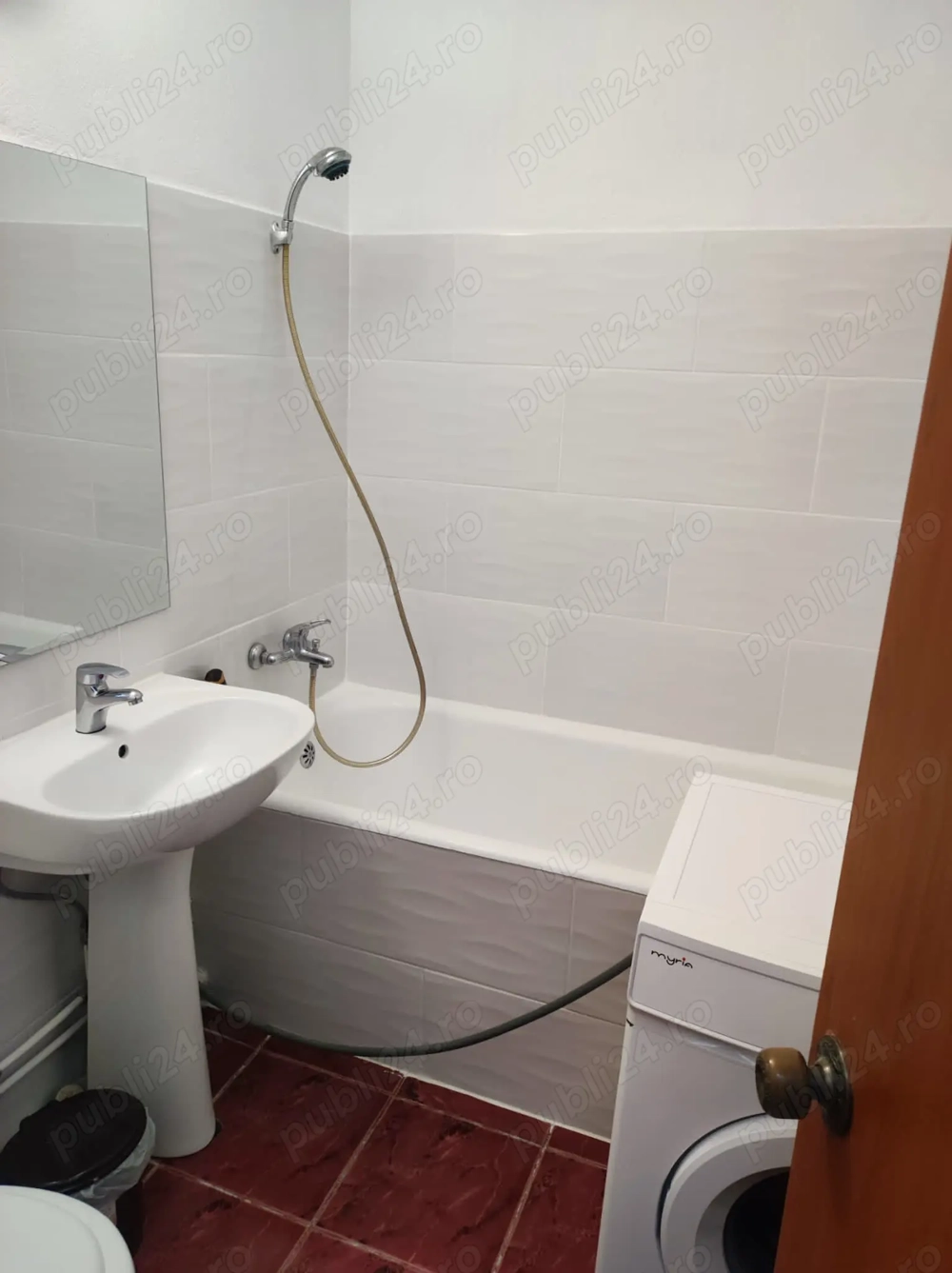 Garsoniera semidecomandata situata in Vatra Luminoasa.