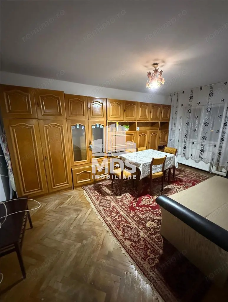 Decomandat la etajul 2, model mare