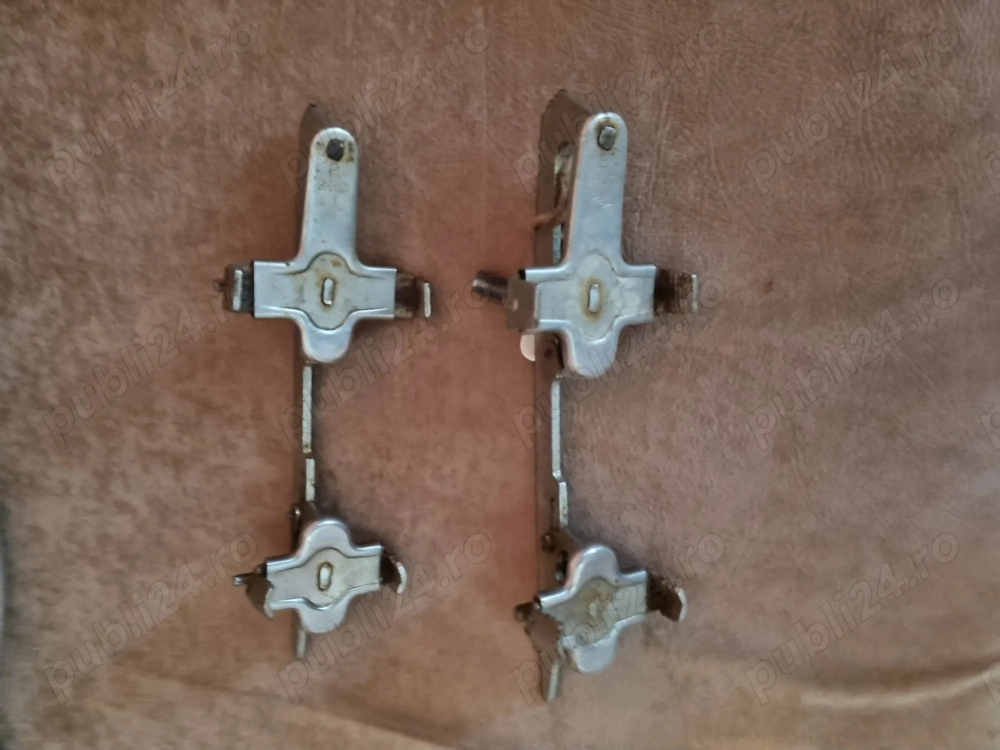 Vand o Pereche de Patine de Gheata care se Pot Adapta pe orice Incaltaminte.