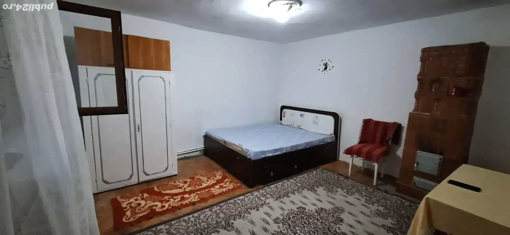 închiriez o camera 