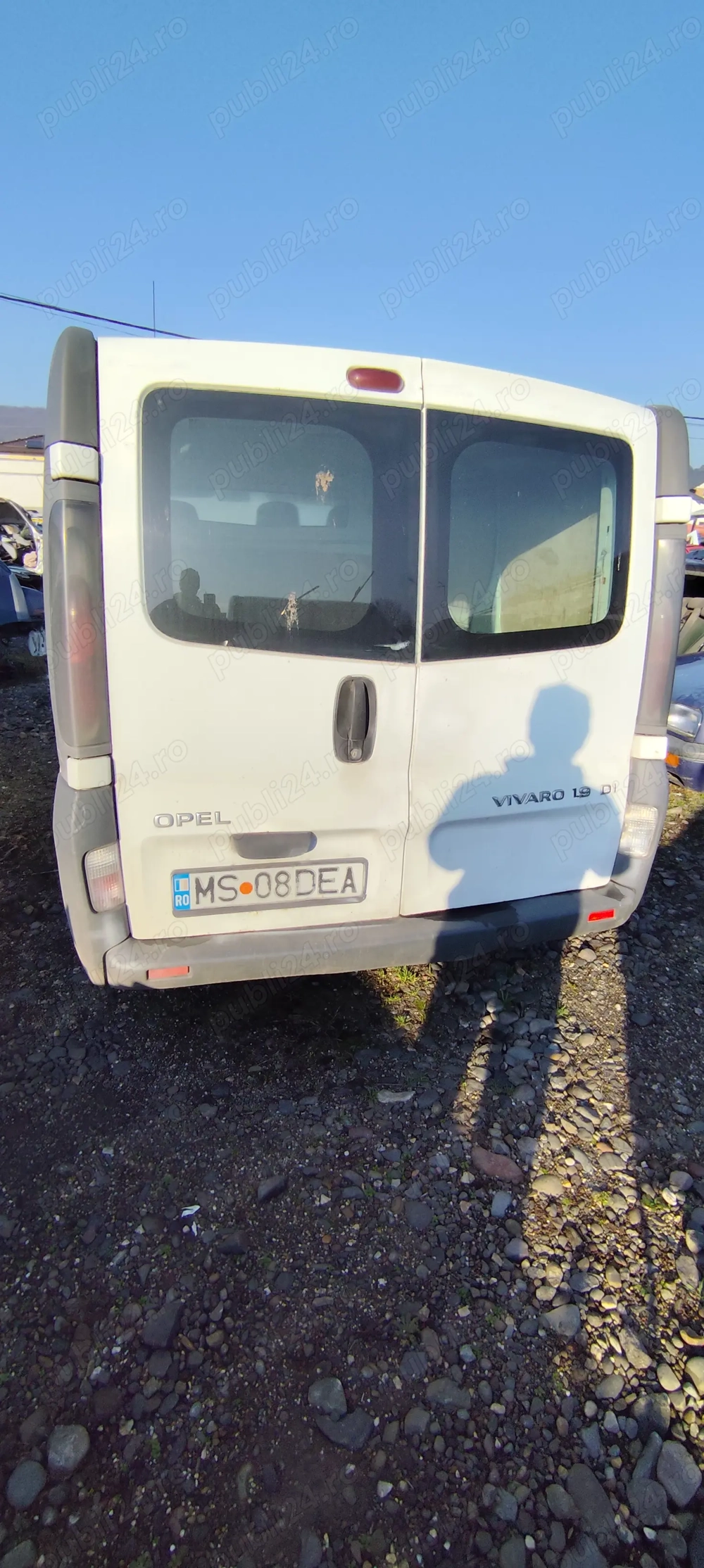 Dezmembrez / dezmembrari piese auto Opel Vivaro 1.9DTI an 2004 motor F9Q760 cutie 5 trepte