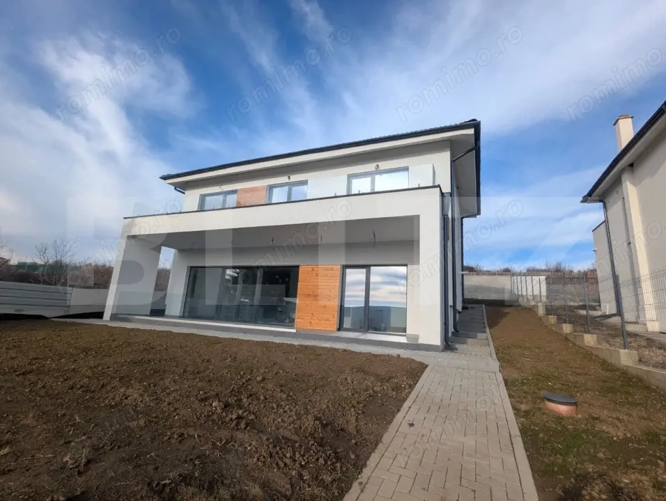 Casa luminoasa cu vedere panoramica 150, mp teren 770 mp, Chinteni