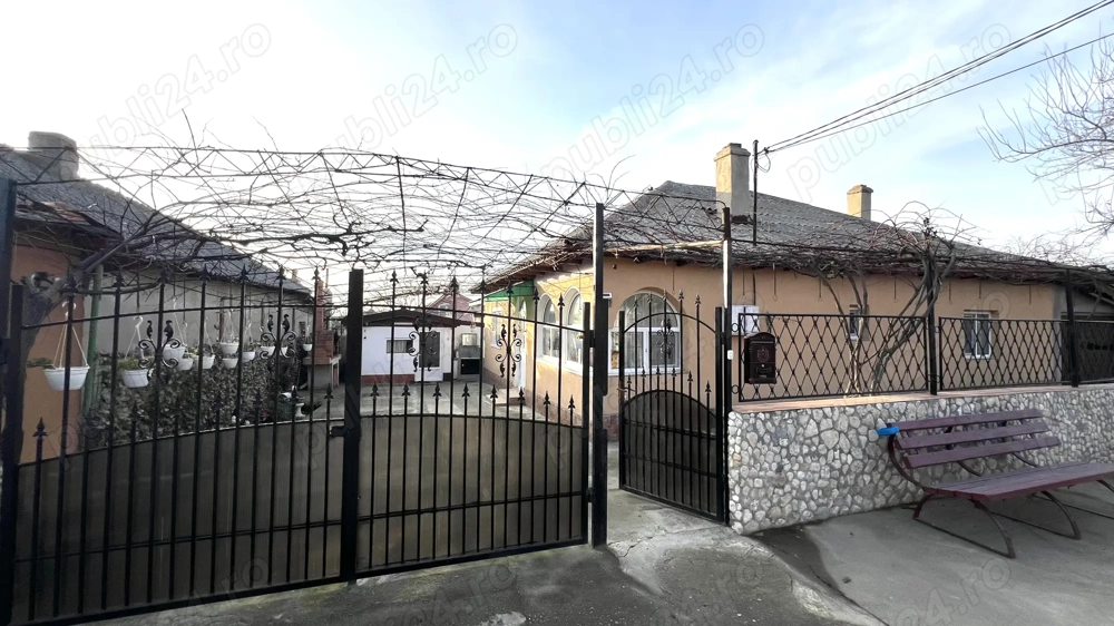 Casa Tuzla   2 Constructii Individuale   9 camere   811mp teren