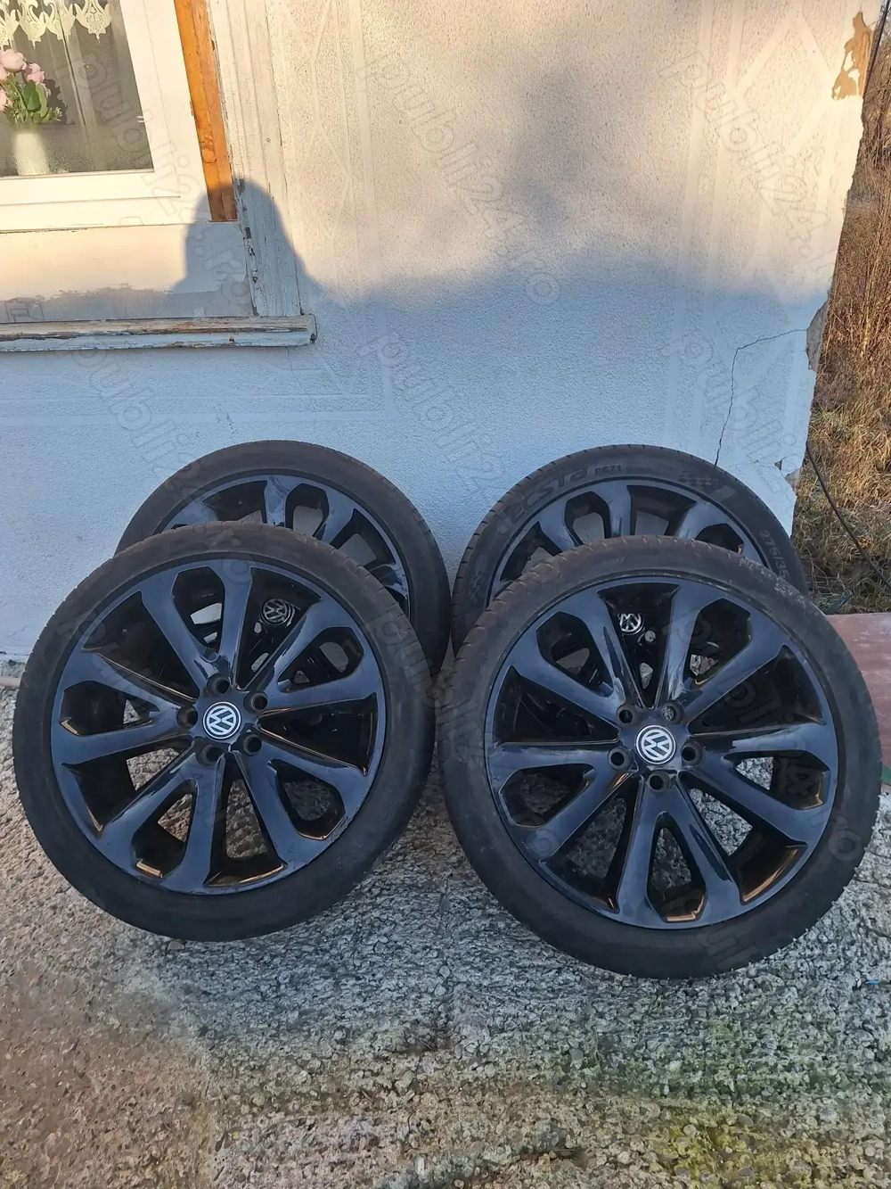 Vand jante de range rover  se potrivesc si pe wolkswagen t5 r20 cu anvelope de vara 