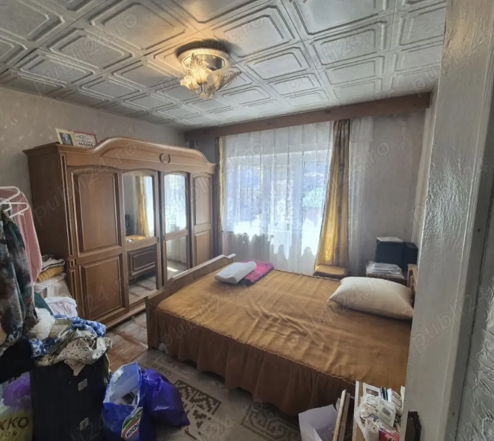 Vând ap.3 cam.conf.1 decomandat .bloc de 4 etaje etajul 3