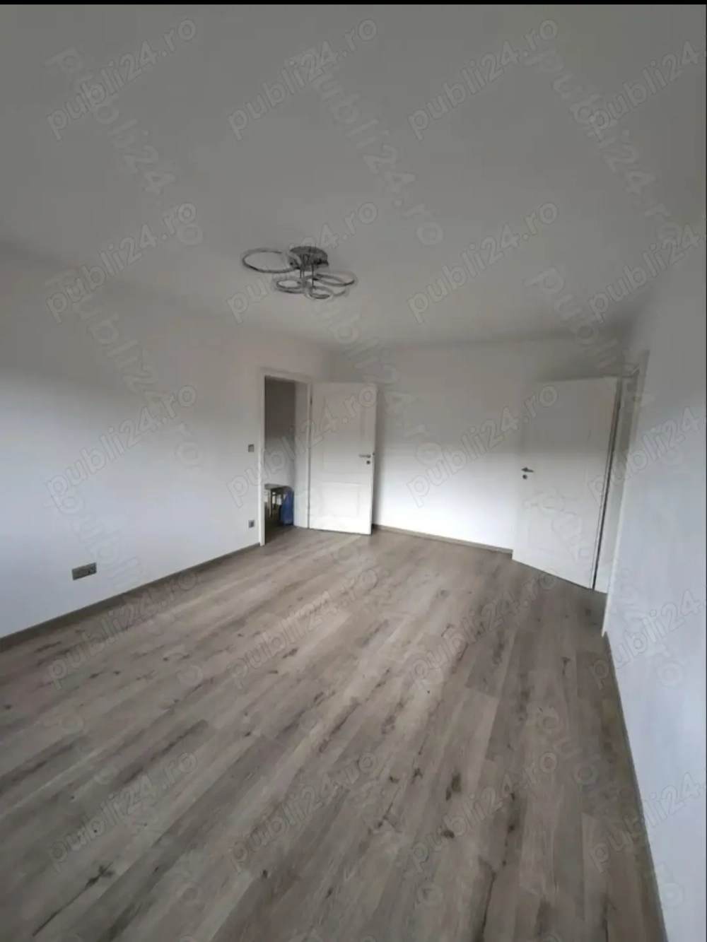 Vând ap.3cam.conf.1 semidecomandat suprafață 75 mp