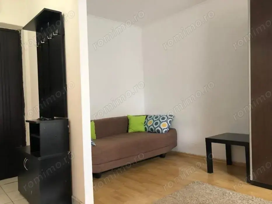 Garsoniera zona Titan 