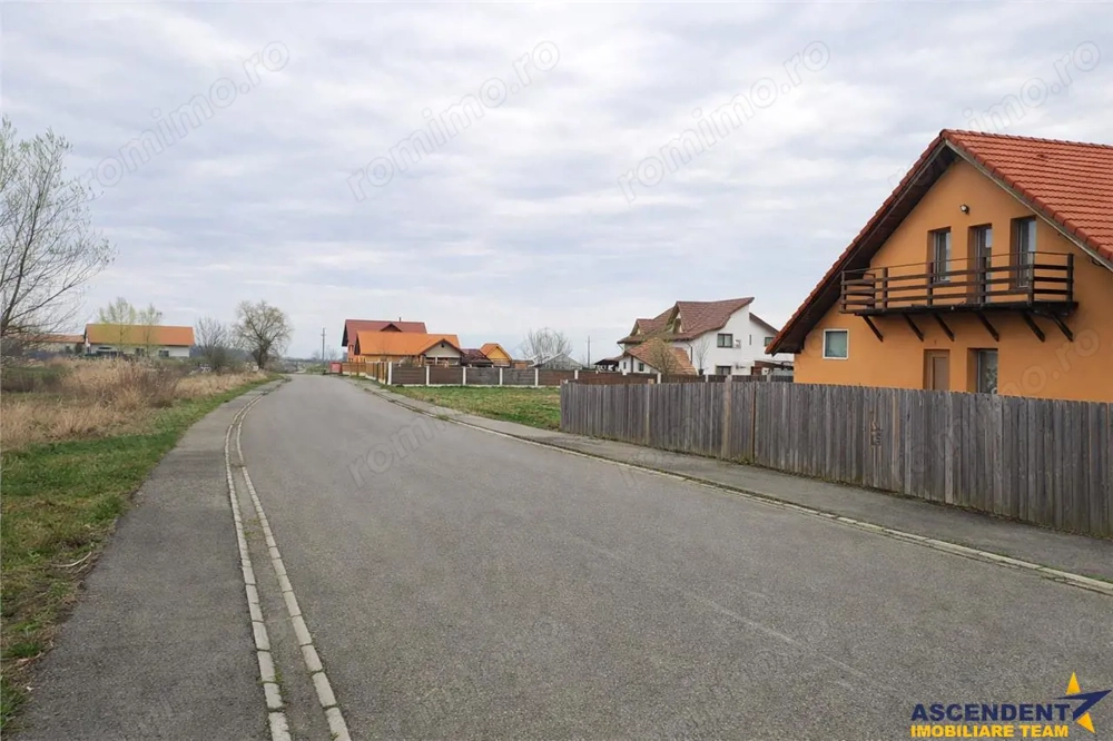 Teren intravilan,constructii,1.400 mp,cartier nou,utilitati,acces facil