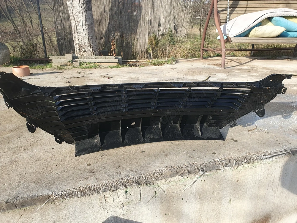 Vând Grilã Toyota Yaris!