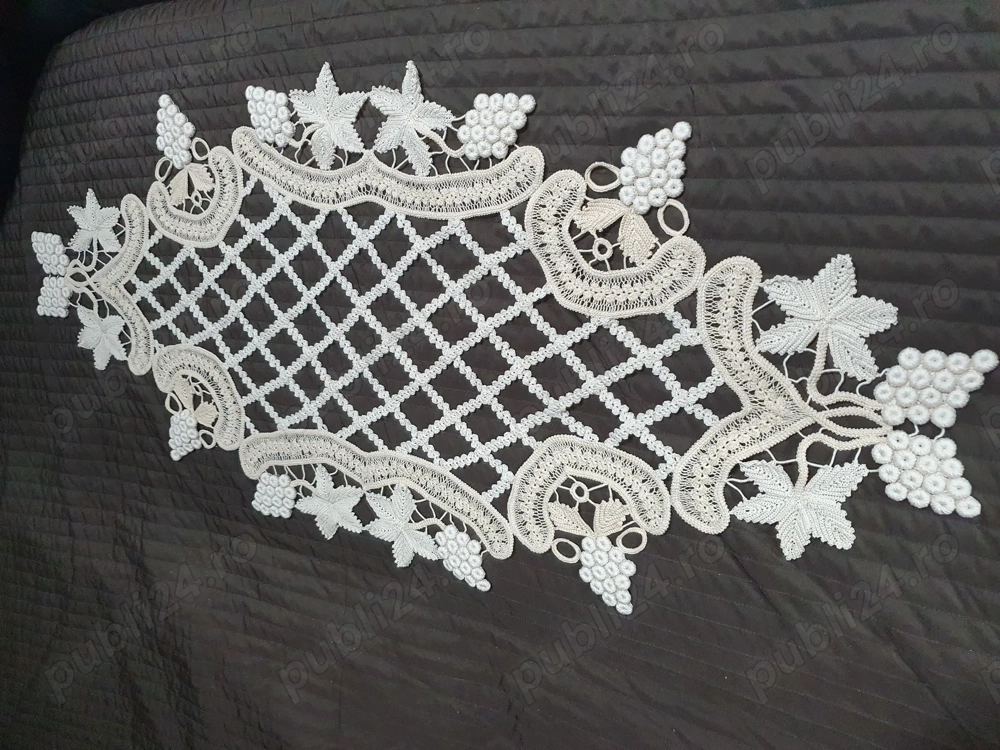 Fata de masa din macrame