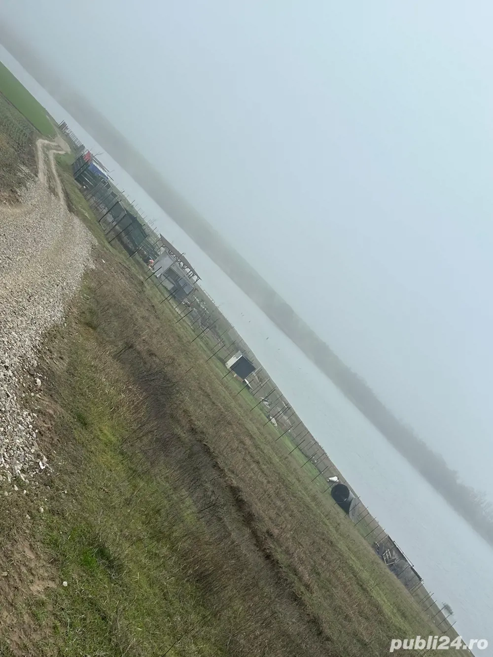 Teren intravilan cu iesire la lac