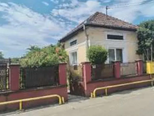 Cota de 1/2 din casa si teren loc. Barcea Mare, Jud. Hunedoara,