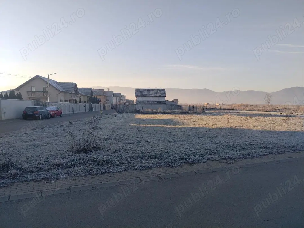 Va propunem spre vanzare un teren intravilan cu o suprafata de 800 mp, cu utilitati, doua loturi 