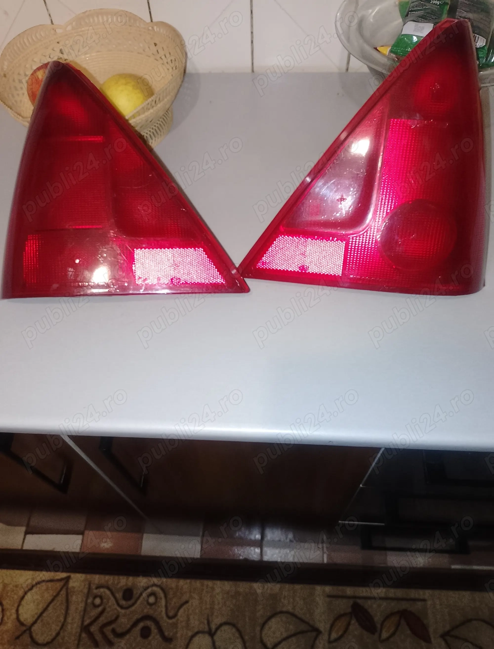 Vând stopuri spate solenza