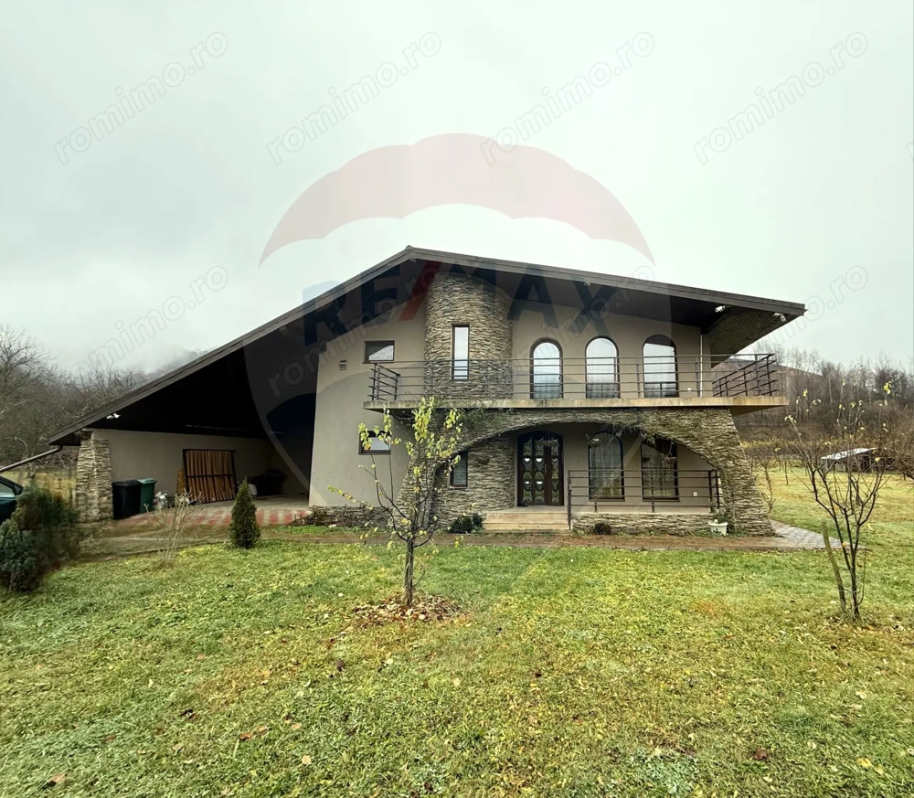 Casă / Vilă cu 5 camere de vânzare