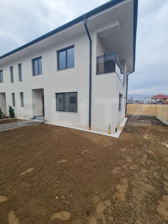 Casa tip duplex, 4 camere, 124 mp utili, 232 mp de teren, zona Avram Iancu
