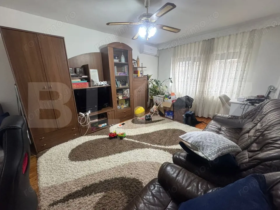 Apartament de vânzare – zonă excelentă și liniștită