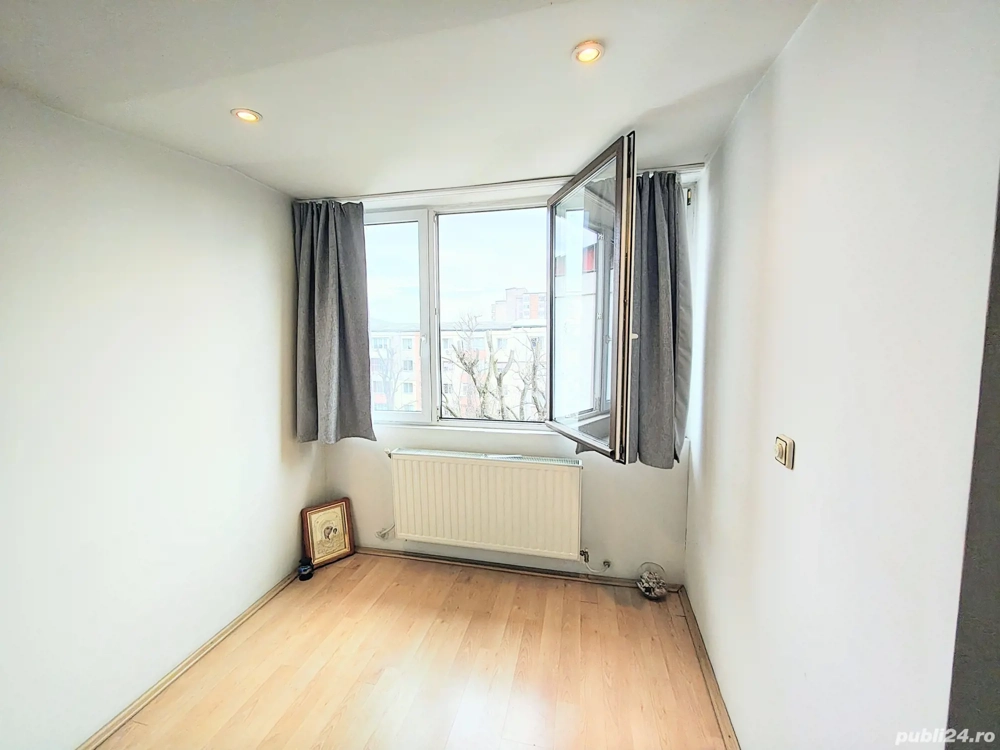 Vând apartament 3 camere în Hunedoara, zona gării, 55000 euro neg