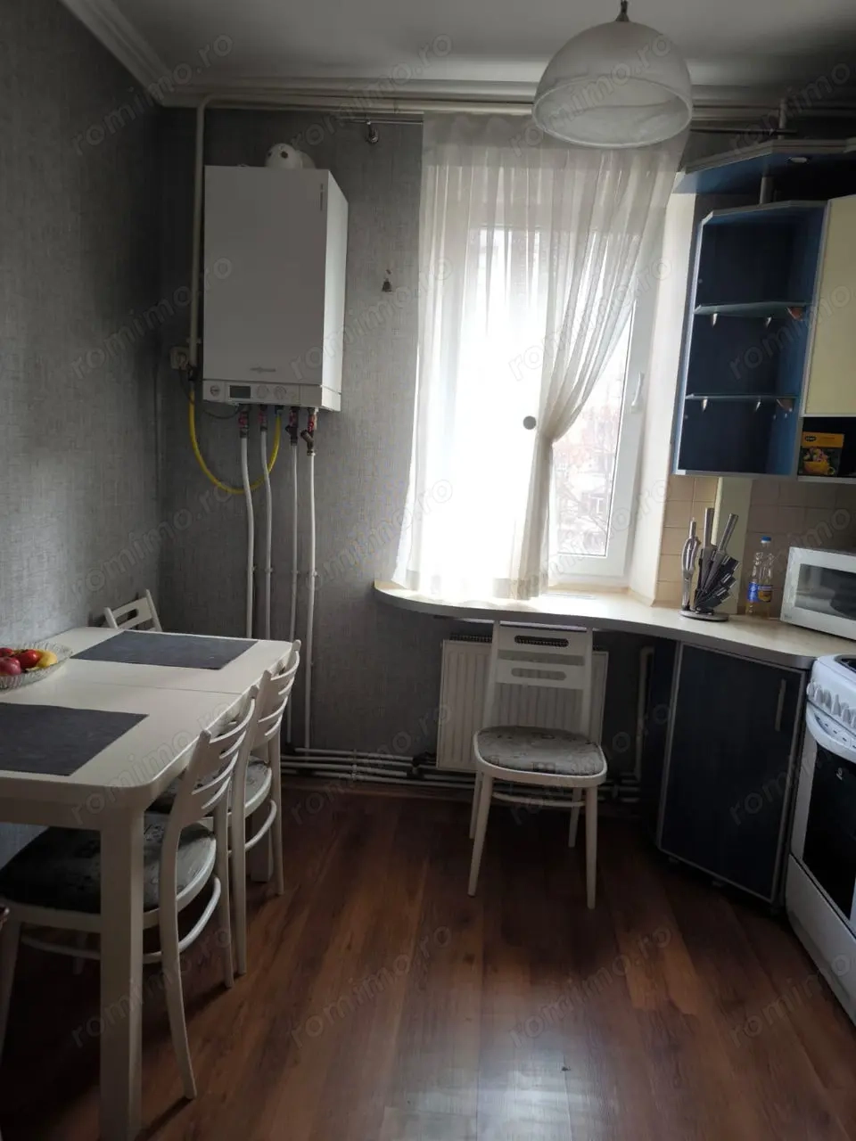 Garsoniera de inchiriat in zona Unirii aproape de metrou cu centrala proprie