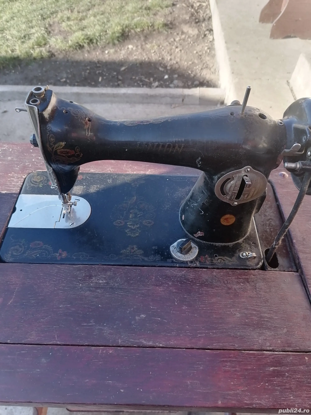 Vînd mașina de cusut union telefonul   