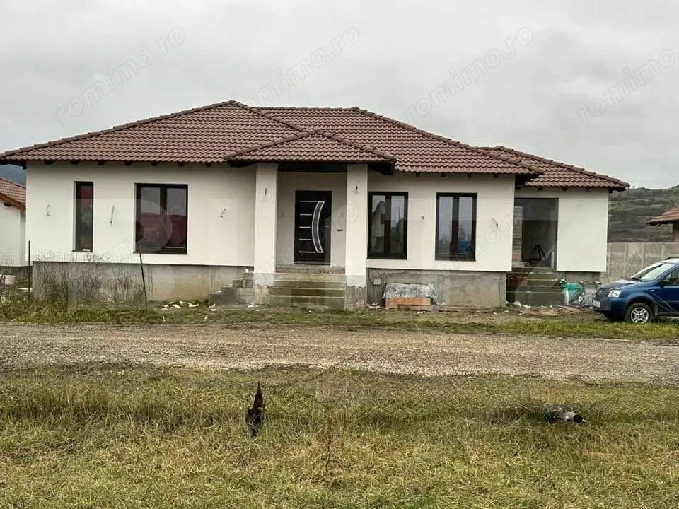 Casa individuala 4 camere, 105 mp utili, 500 mp teren,zona Sard