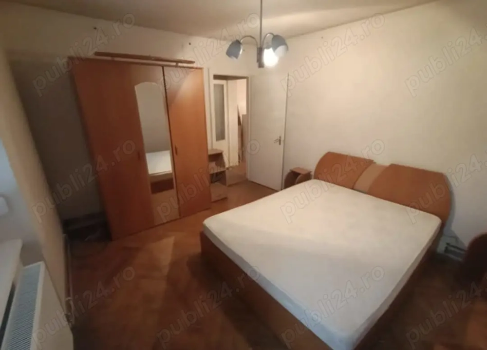 Vând apartament cu trei camere în centrul Timișoarei 
