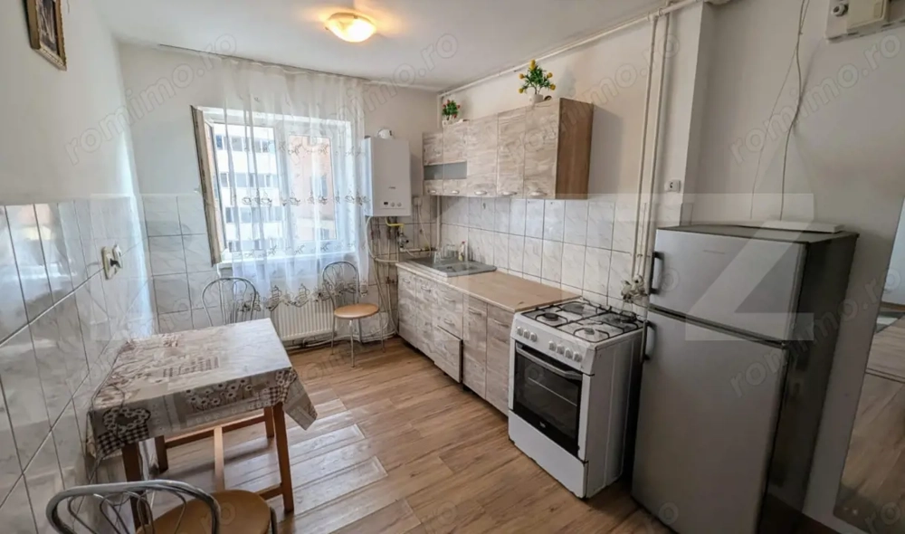 Apartament cu 2 camere, zona cetate, etaj intermediar.