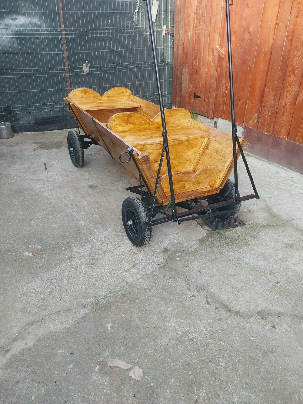 Vând căruța ponei 