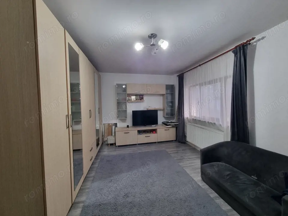 Ștefan cel Mare- Apartament 2 camere decomandate, parter cu balcon 
