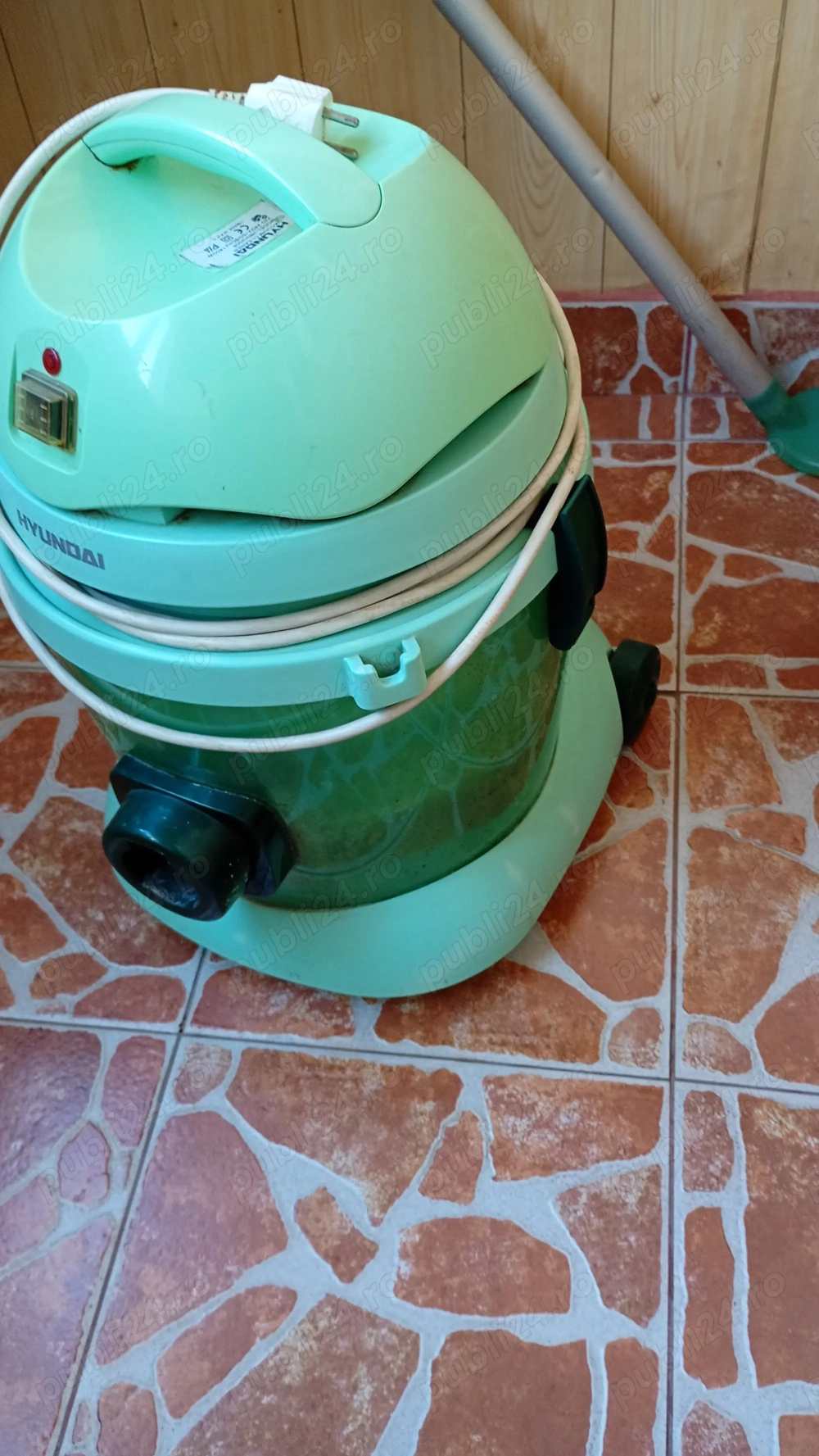 Aspirator cu filtrare prin apa Hyundai. 