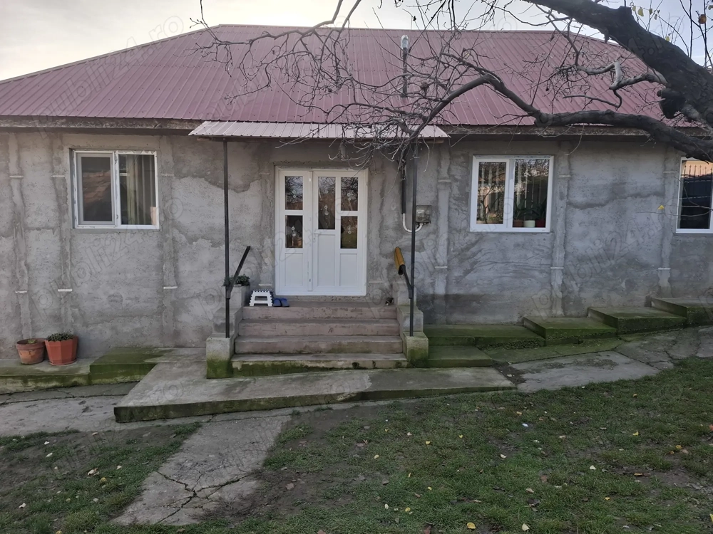 Vând casa în Chitoc judetul Vaslui 2 camere baie bucătărie toate utilitățile 1000mp