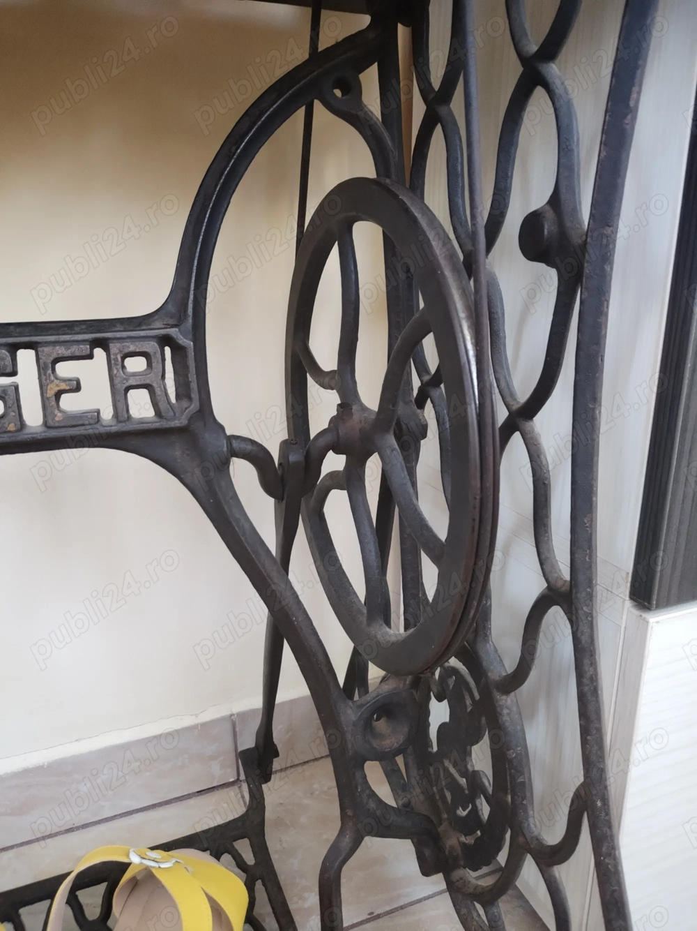 Mașină de cusut Singer