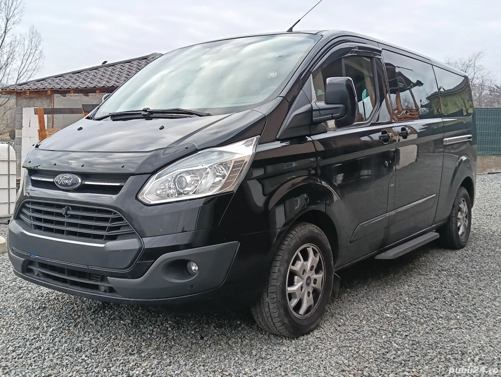 Vand Ford Turneo Custom 8+1 locuri 