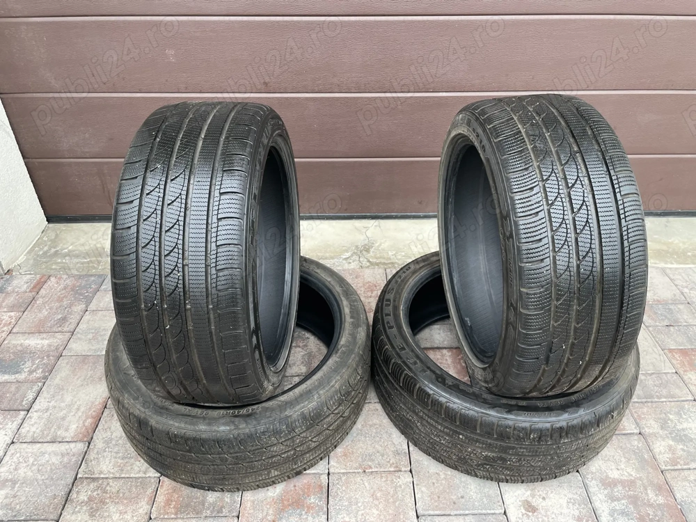 Set 4 anvelope 245 40 19 Iarna Tristar