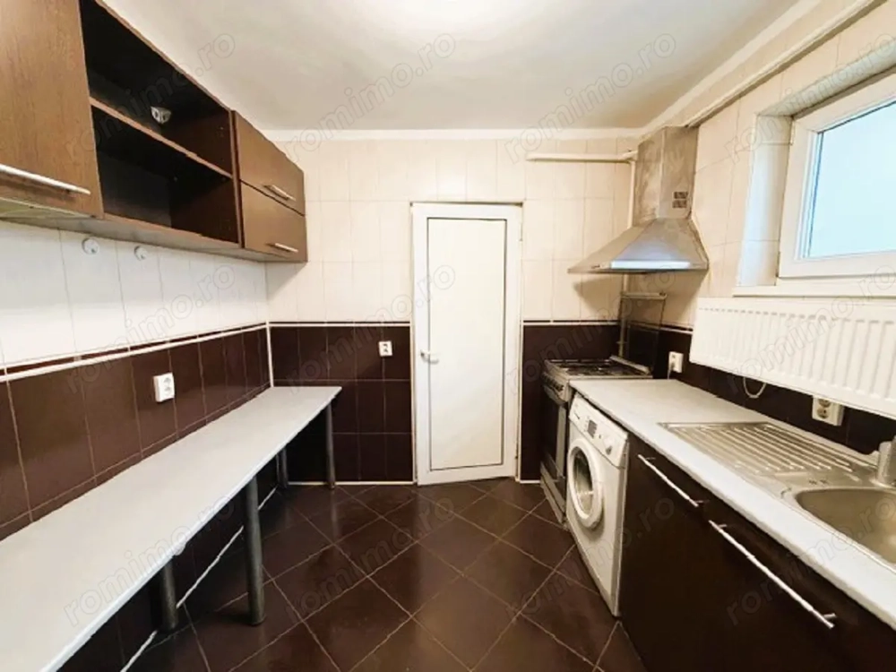 Apartament 3 camere situat in Zona Posta