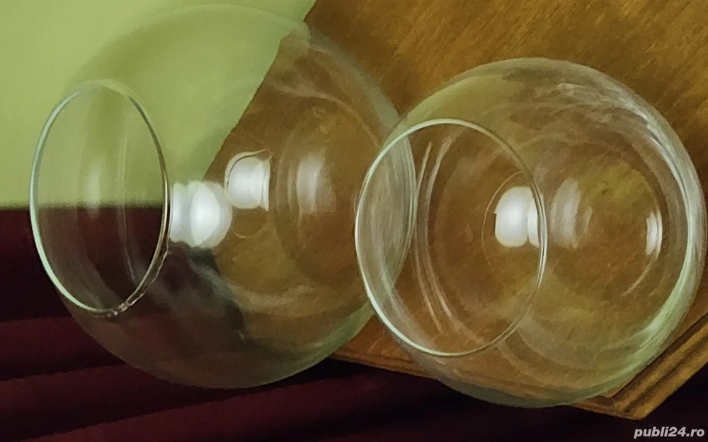 Doua boluri din sticla de 5 si 9 litri in stare perfecta