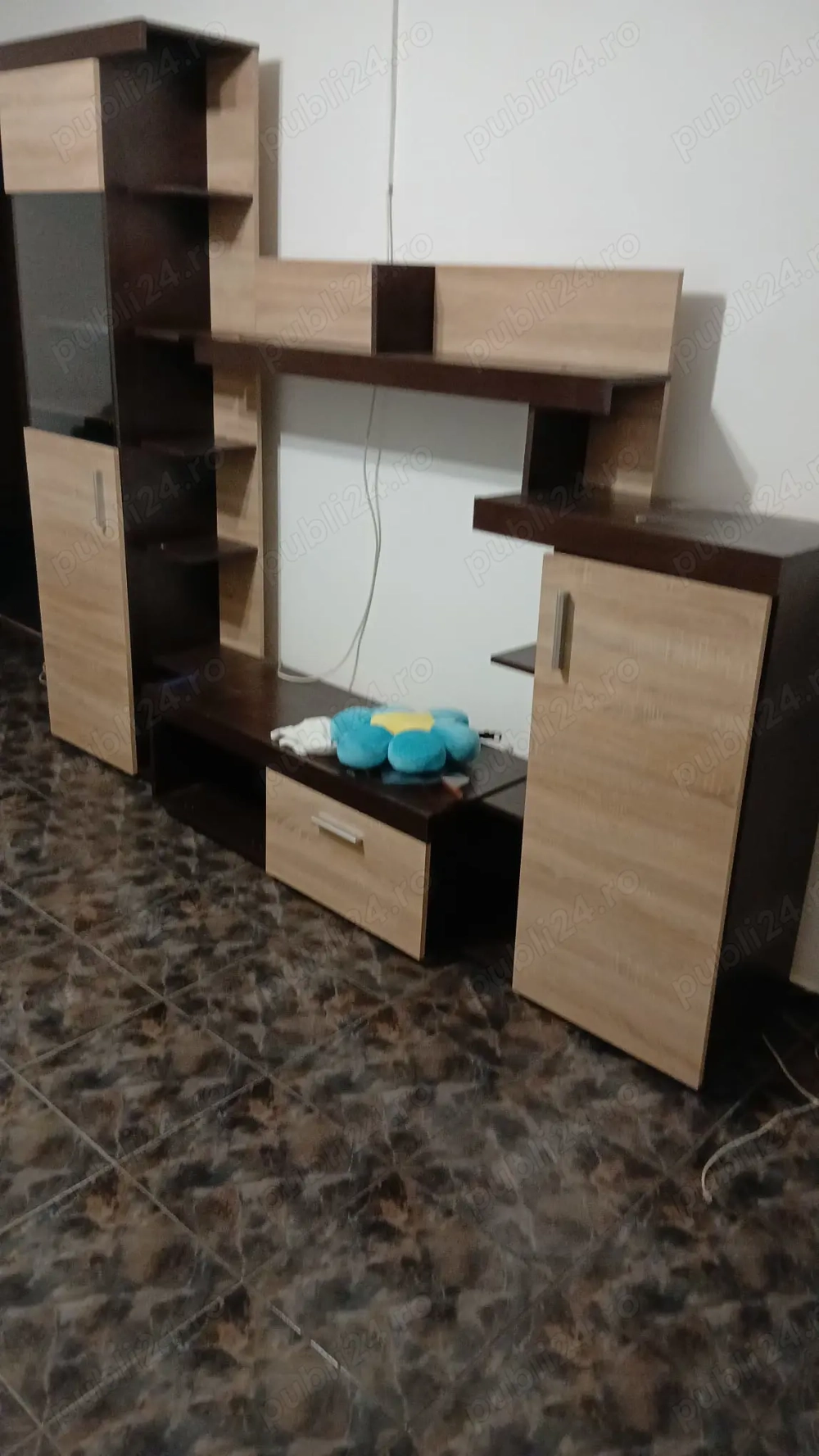 Inchiriez ap.2 cam. decomandate,parter,nemobilat.Se poate închiria și ca spațiu comercial,birouri