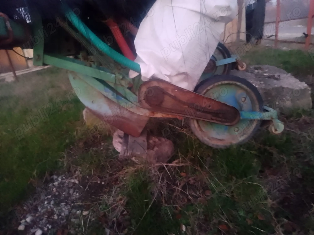 Vând semănătoare spc 6 cu fertilizare