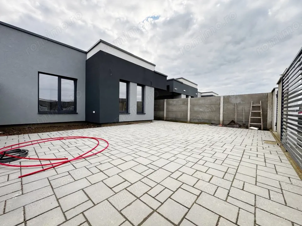 Duplex 3 camere, 80mp utili + terasa 16mp, 310mp teren -Mosnita Noua 