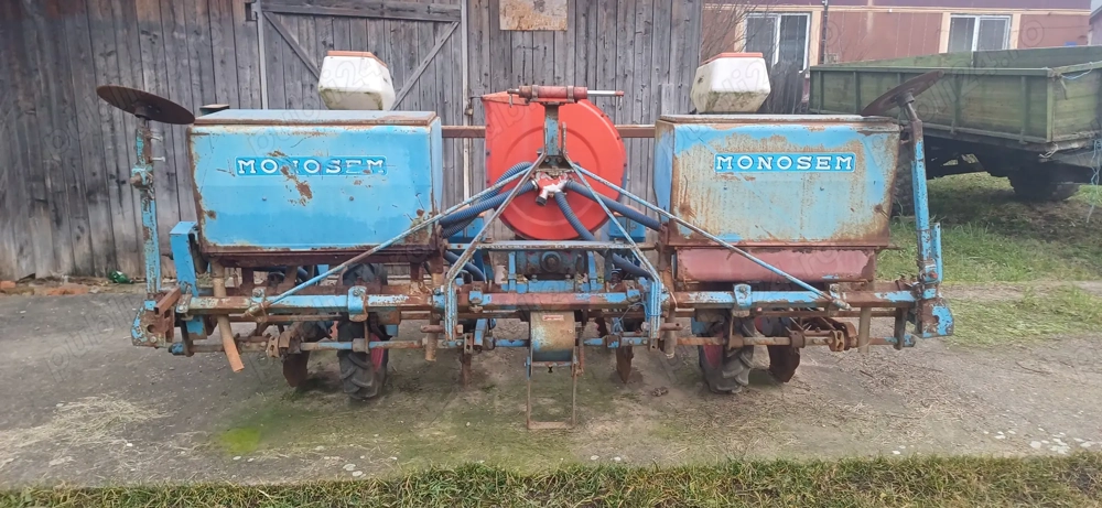 Vând semanatoare porumb monosem