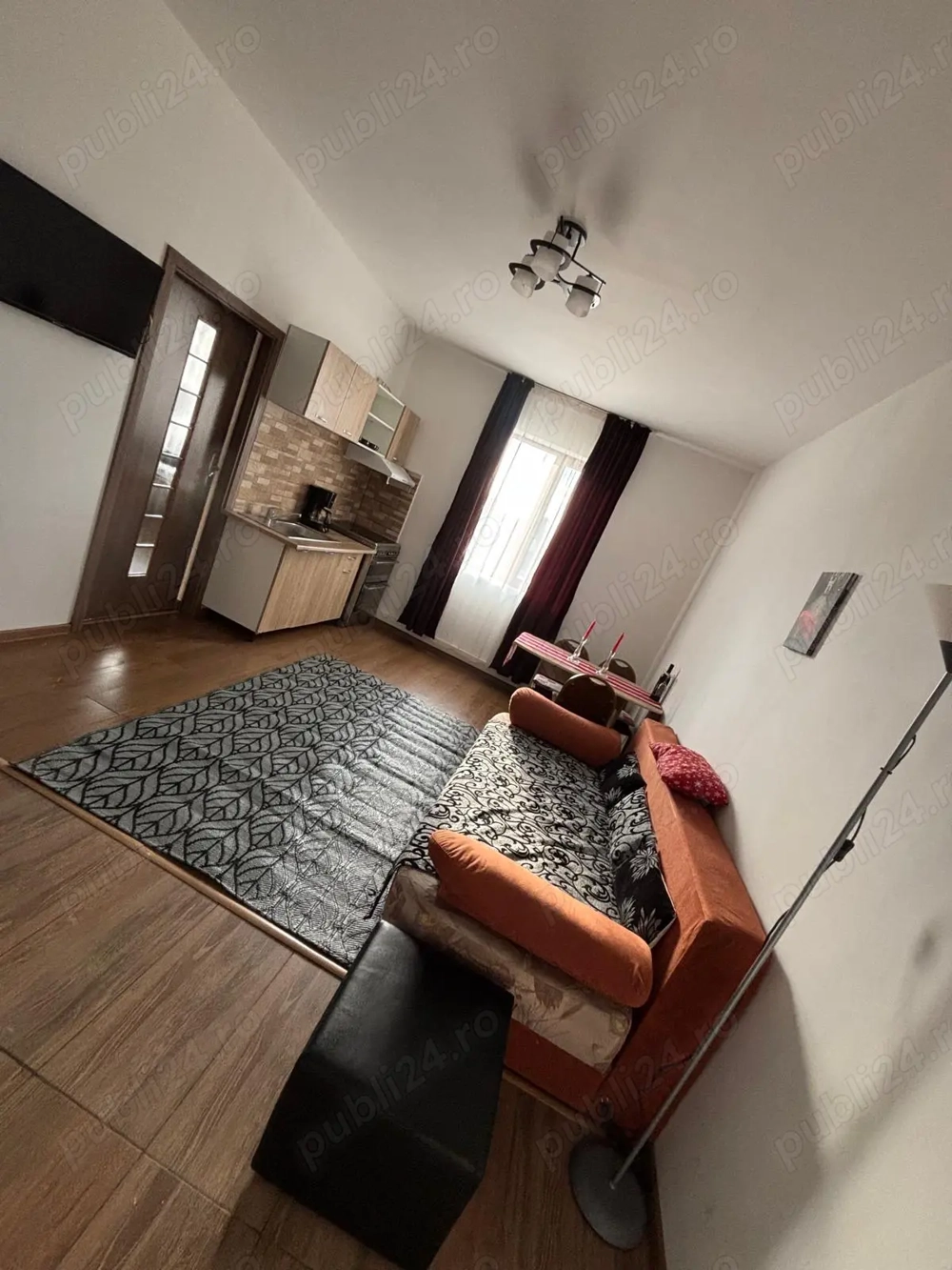 Închiriez apartamnet cu 2 camere 