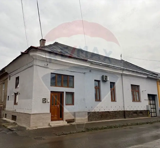 Apartament tip casa cu 4 camere de vânzare în zona Ultracentral